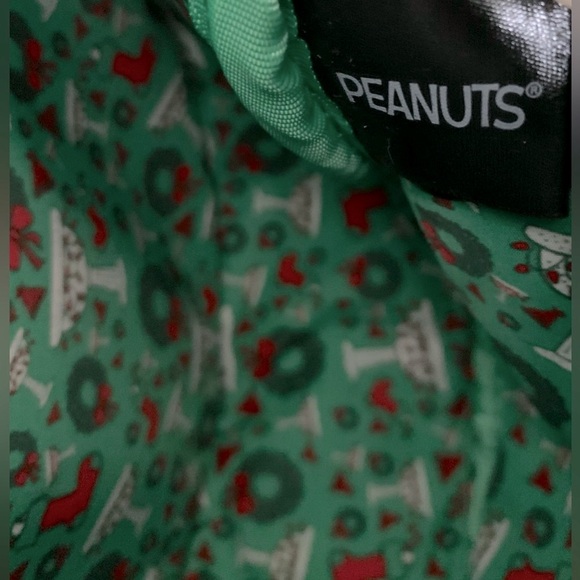 Loungefly Peanuts Snoopy Light-Up Holiday Wreath Crossbody Bag - Picture 9 of 15